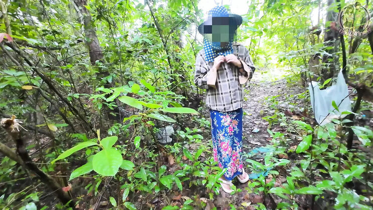 Thai Teen Girls 4K: Amateur Asian Babes Walking in Forest Pick Mushrooms Together