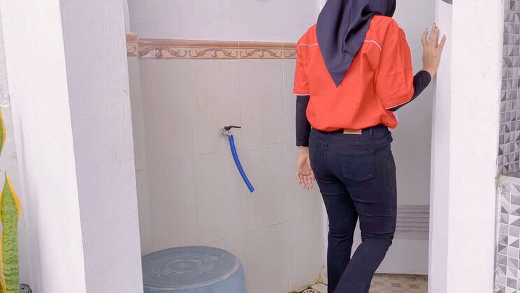 Indonesian Hijab Girl Nadalyne Hot Public Toilet Sex with Customer at Petrol Station - Cheating Amateur Fuck