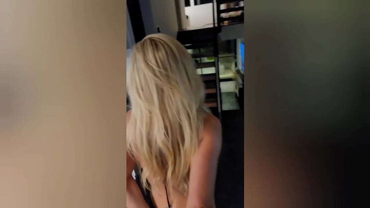Cheating Hotwife Danielle Renae Takes Stranger's Big Cock Bareback - Creampie & Blowjob