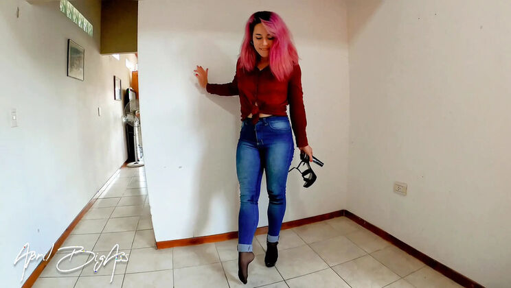 April BigAss Desperate Pee in Pants - Teen Squirting Shower HD