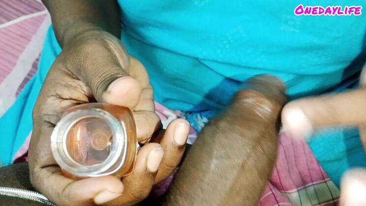 Tamil neighbor akka face fuck with clear voice and honey blowjob - Desi homemade sex