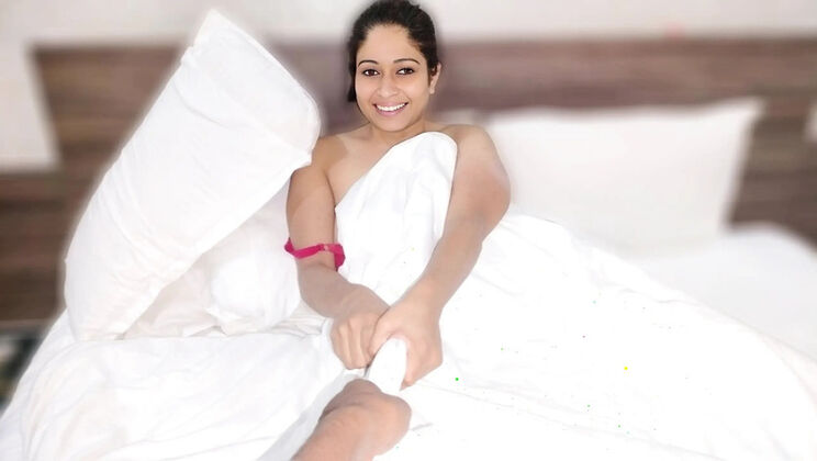 Indian Stepsister Facial Cumshot After Caught Fingering Pussy - Hindi Audio Desi Sex