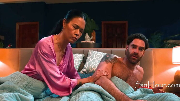 Asian stepmom Dana Vespoli shares bed with stepson Josh Rivers and petite step-daughter Alexia Anders in taboo family group sex