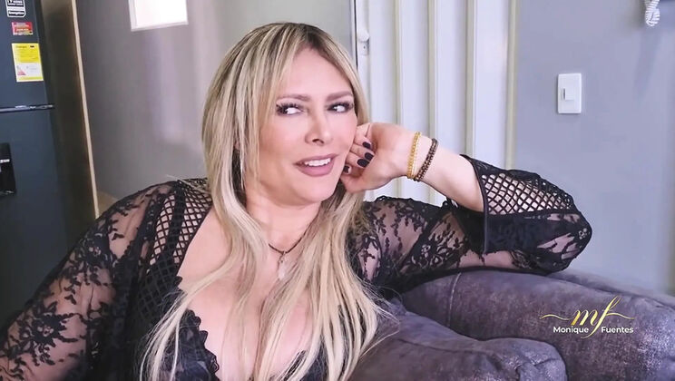 Mature Blonde MILF Monique Fuentes Pays Delivery Guy For Sex - Big Tits Blowjob
