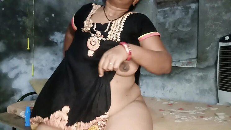 Desi Punjabi Bhabhi Fingering Her Big Natural Tits and Screaming Orgasm - Homemade Indian Teen