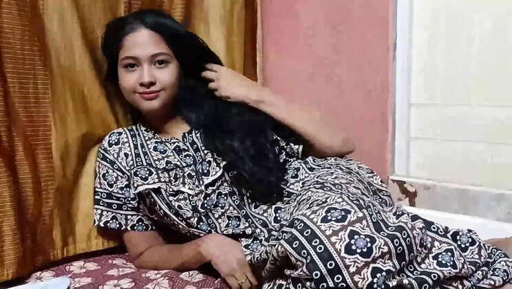 Hot Indian MILF Cheats on Husband with Neighbor - Desi Aunty Fucking