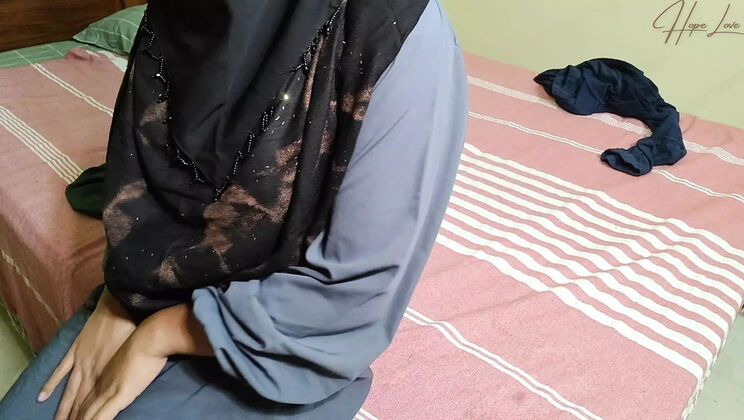 Married Hijab MILF Cheats With Big Dick in Missionary Position - Hot Amateur Sex