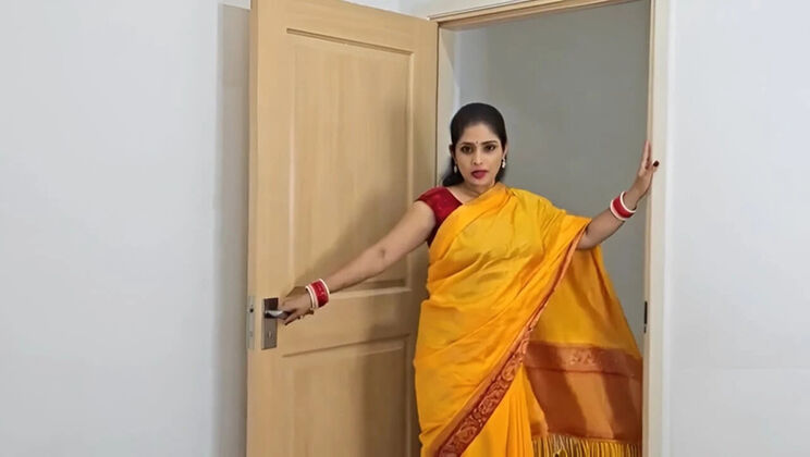 Desi Bhabhi First Time Blowjob Practice - Perfect Hindi Audio Cum in Mouth