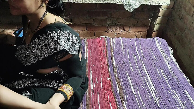 Desi Ex-Hotwife Hardcore Doggy Style Fucking in Hindi - Hot Indian Couple Viral Sex Video