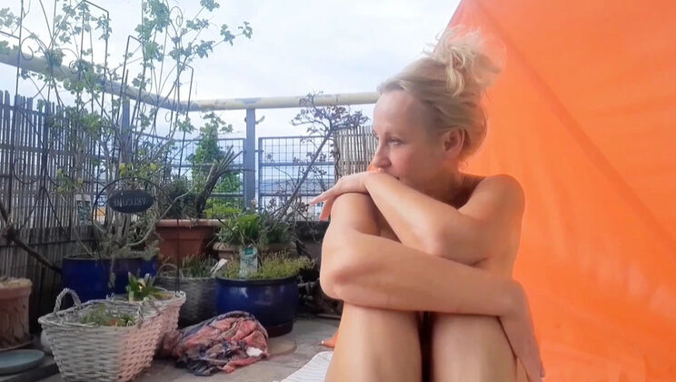 Naked Blonde Wife Selena Outdoor Foot Fetish 4K