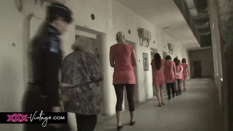 Lucie Lee Gets Fingered in Prison Cell