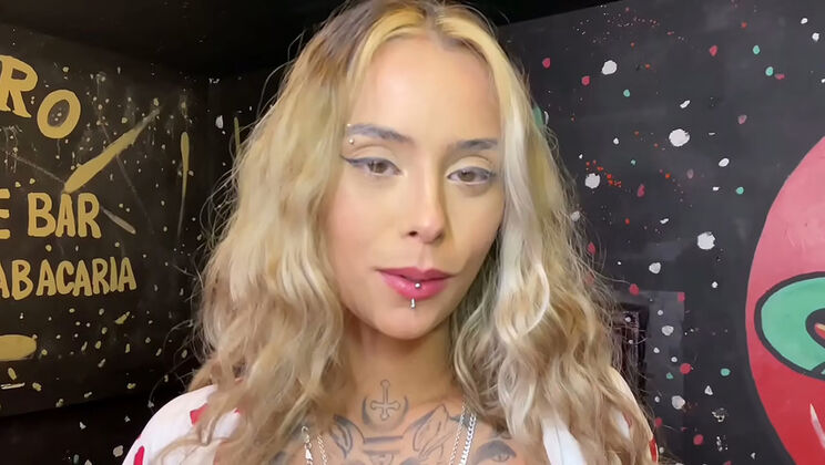 Morganita smoking and having fun with girls at the club