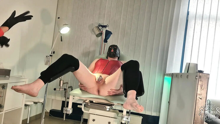 MistressLuciana fucks my asshole on the gynecological chair