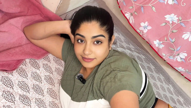 Virgin Stepsister Gets Fucked in Room While Parents Are Away - Desi Hindi Sex Video