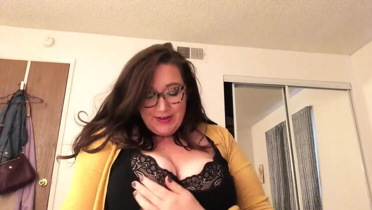 Fucking Your Mom's Busty BBW Friend - Big Tits Amateur Brunette