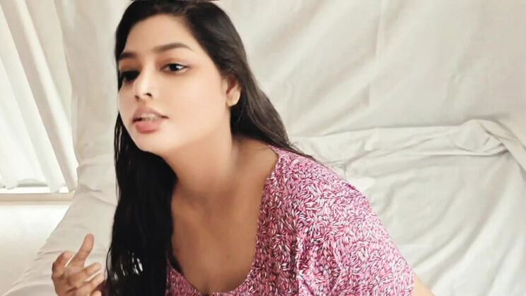 Piya Pori Grinds Thick Cum Over Open Pussy in Fervent Homemade Scene
