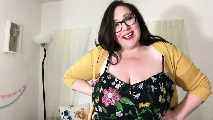 Hairy BBW Slut Jayne Talks Dirty for Custom Vid