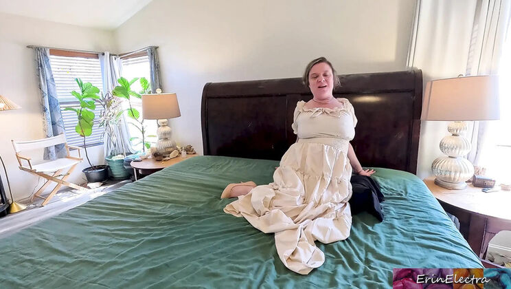 Stepmom begs stepson to creampie her pussy so she can get pregnant