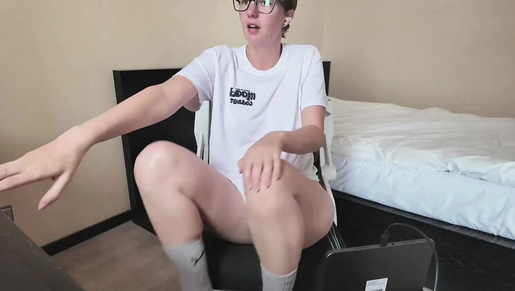 Horny German MILF with Glasses Fingers Her Big Ass and Gapes Her Pussy on Webcam