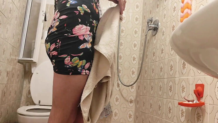 Stepmom Fucked by Stepson in Bathroom – Almost Caught Cheating