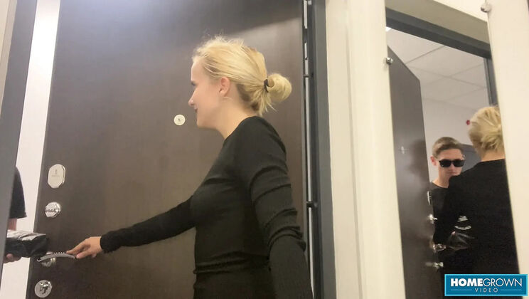 Delivery Guy Swaps Toy For His Uncut Dick To Fuck Blonde Lolipop