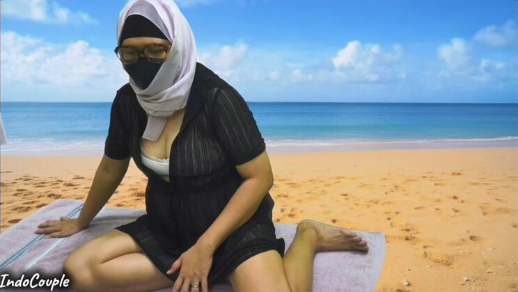 Hijab sex on the beach with a stranger! Creampie in my tight pussy