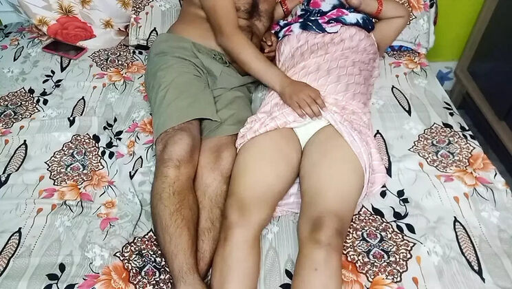 Romance with the neighbor: Hot Indian stepmom gets romantic with young couple