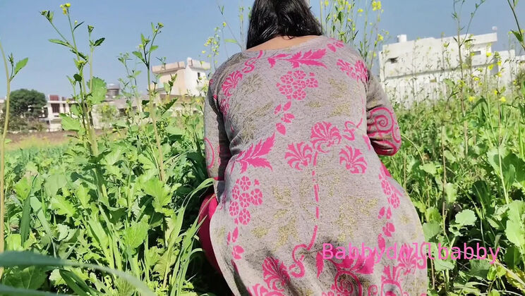 Hot Indian Stepmom Gets Fucked Outdoors in Missionary by Old Man – Homemade HD Sex Video